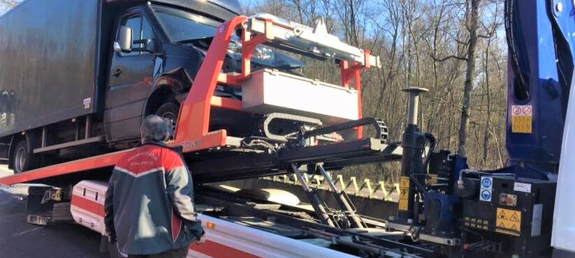 Le remorquage d’une voiture à longues distances pour un transport sécurisé